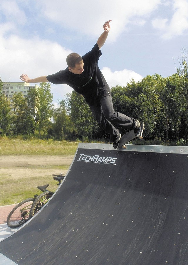 - Nowy skatepark to świetny pomysł - mówi 17-letni Mateusz. - Jest fajniejszy od tego na Stawach Jana. Oby tylko nie było na nim tak samo tłoczno.