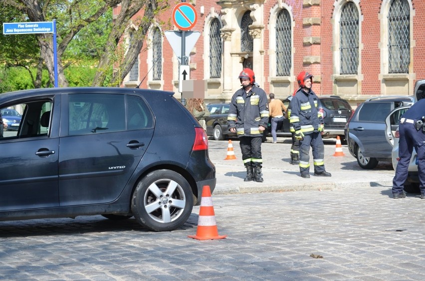 Głogów: Zderzenie volkswagena z fordem na starówce