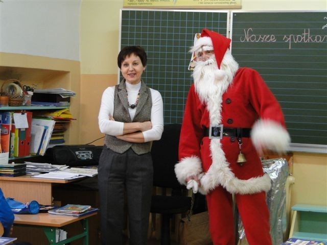 Święty Mikołaj w Szkole Podstawowej nr 1. Najmłodsi otrzymali moc prezentów