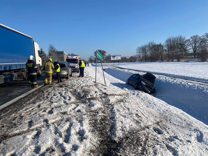 W Dragaczu zderzyły się dwa fordy. Jeden z samochodów...