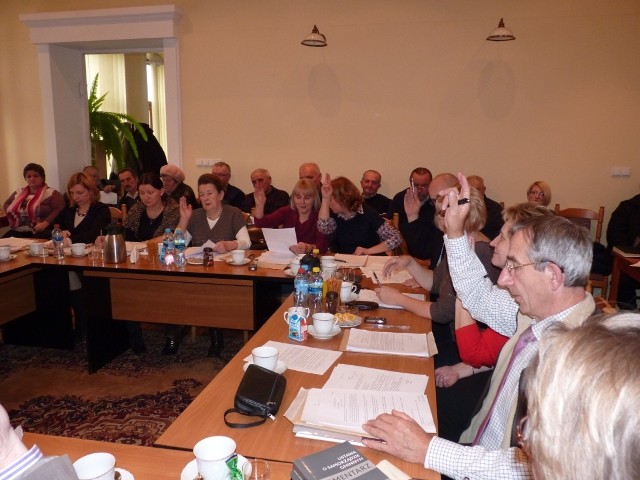 Radni gminy Gidle przegłosowali podwyżki pdatków większością głosów