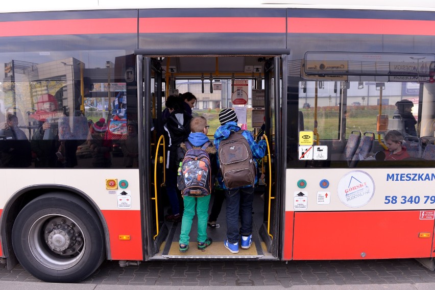 - Linia 127 w Gdańsku. Autobus tej linii spóźnia się...