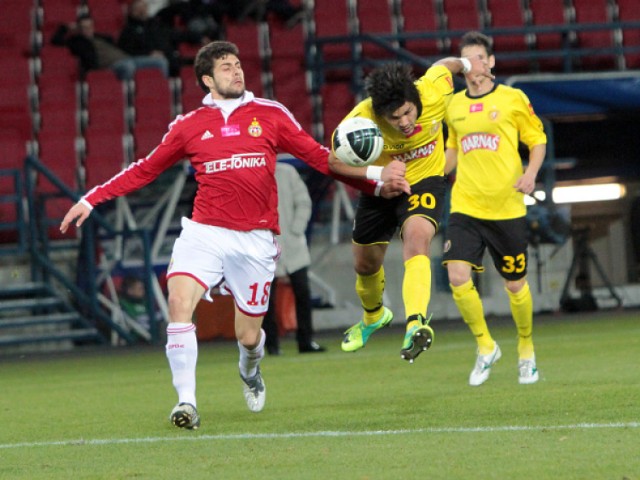 Po słabym meczu gdańszczanie przegrali z Wisłą Kraków 0:1. ...