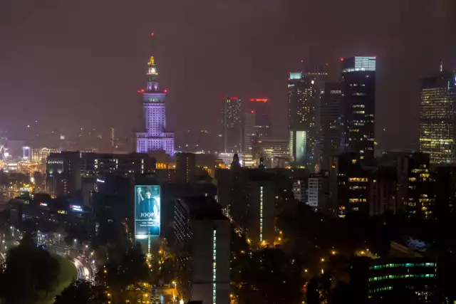 WARSZAWA NOCĄ. Zobaczcie zdjęcia miasta tętniącego życiem! [GALERIA]