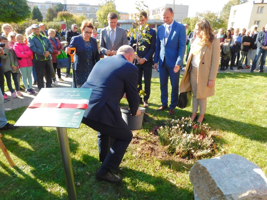 Czarny Bór odwiedził Witold Bańka, minister sportu i turystyki. Posadził drzewko na Skwerze Olimpijczyków i wizytował nartorolkostradę