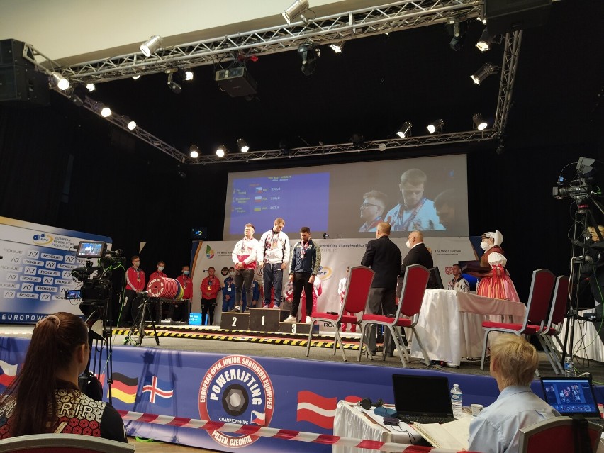 Kobra Kościan trzy razy zdobyła podium Mistrzostw Europy Juniorów w Trójboju Siłowym w Pilznie. Mamy trzy srebra! [ZDJĘCIA]  