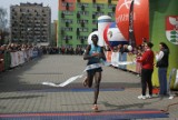 VIII Półmaraton Dąbrowski: prawie 1000 zawodników na starcie, najlepsi Kenijczycy [FOTO]
