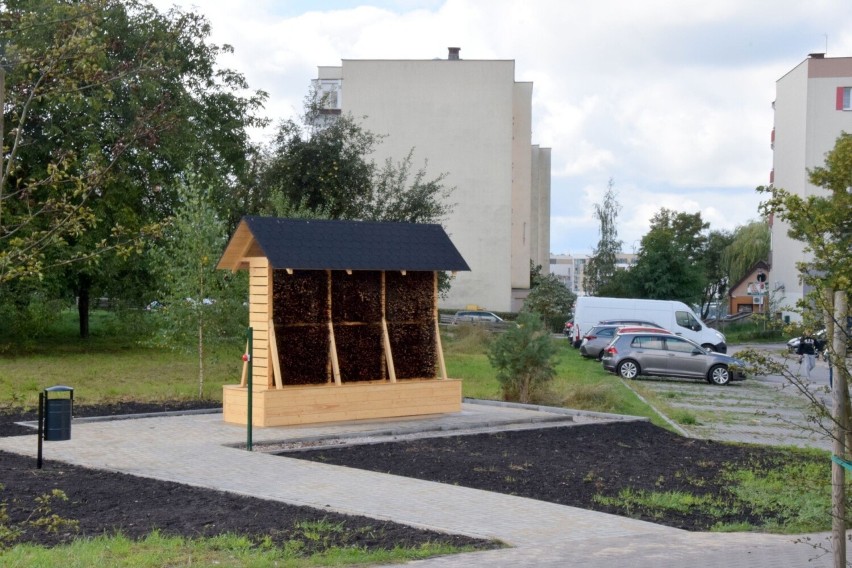 Nowa tężnia w Kielcach powstała na zapleczu sklepu i obok parkingu. Mieszkańcy chcą wdychać solankę a nie spaliny   