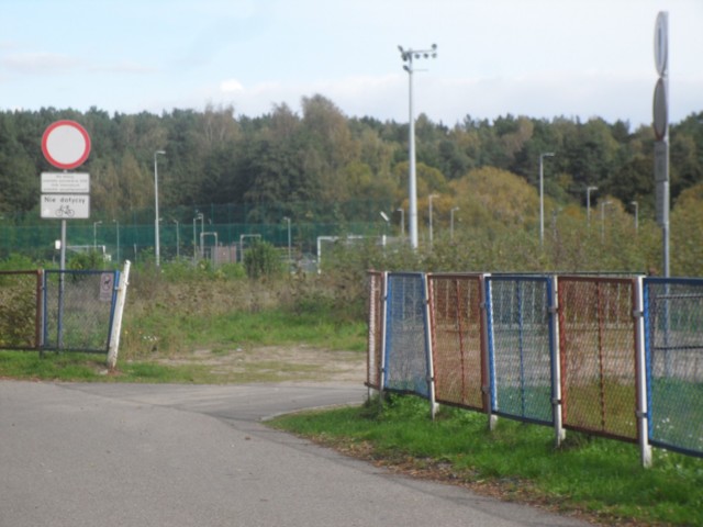 W poniedziałek ustecki ratusz przekazał wykonawcy plac budowy na terenie Ośrodka Sportu i Rekreacji. Powstanie tu Centrum Tenisowe. Ale na początek – jeden kort. To inwestycja realizowana z Budżetu Obywatelskiego. I tak się złożyło, że rozpoczyna się wraz z ogromnym sukcesem Igi Świątek.