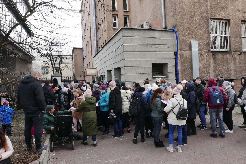 Warszawa nadaje numery PESEL uchodźcom z Ukrainy....
