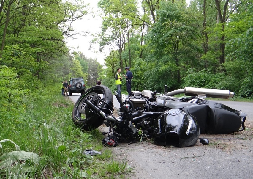 Tragiczny wypadek motocyklisty na drodze Kletnia-Kocierzowy w gm. Gomunice [ZDJĘCIA]