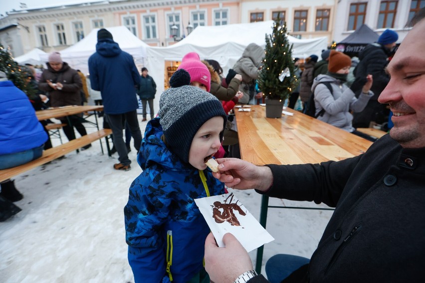 Czekoladowa fontanna hitem Festiwalu Czekolady w Świątecznym Miasteczku na rzeszowskim Rynku