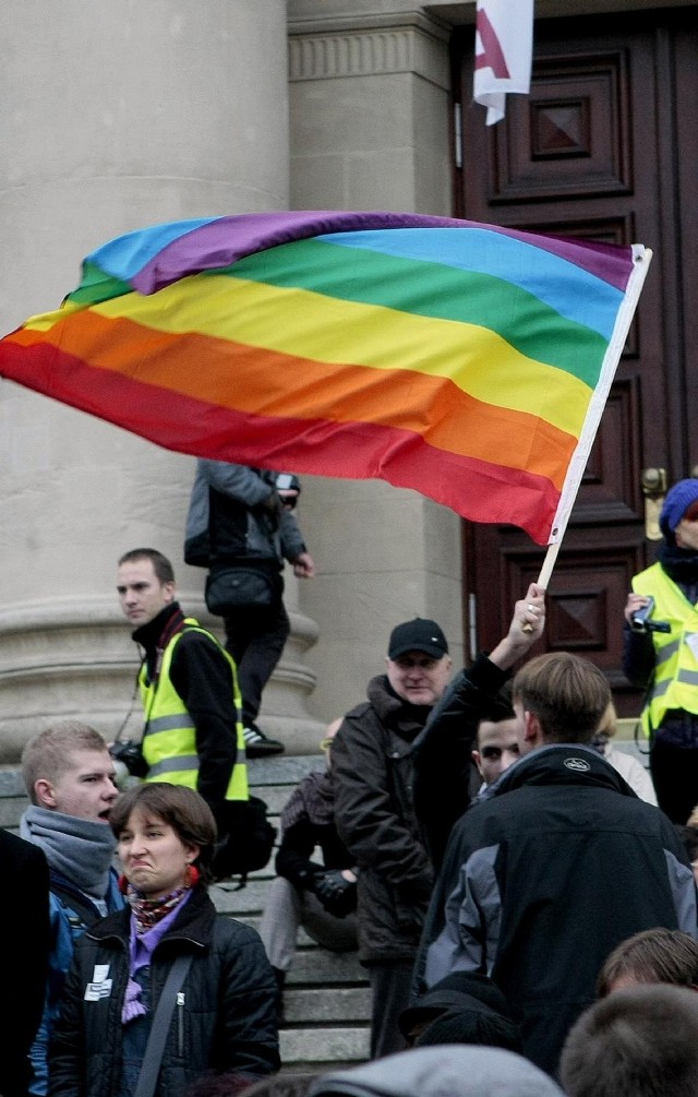 Kibice-geje domagają się "tęczowych trybun" na stadionach