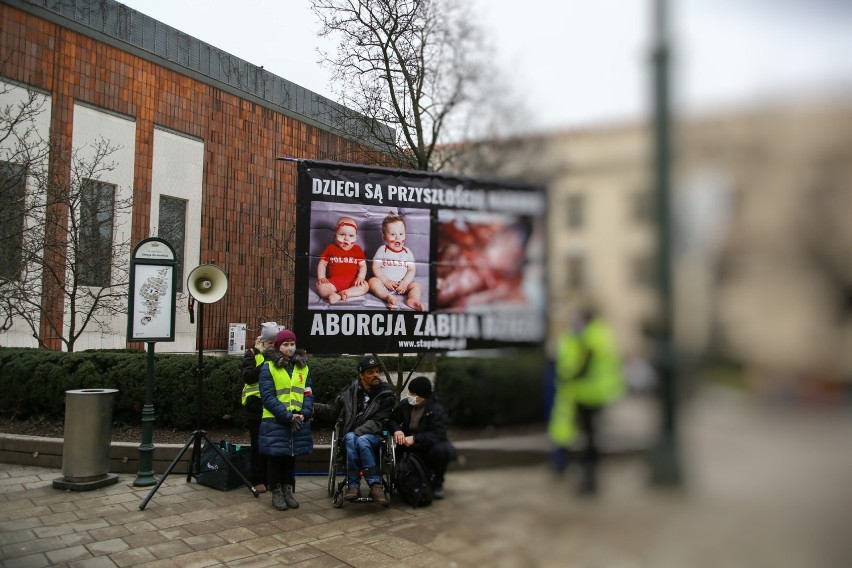 Protest antyaborcjonistów pod krakowskim magistratem