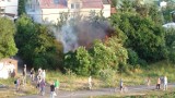 Pożar w Kaliszu. Spłonął barakowóz przy ulicy Armii Krajowej [ZDJĘCIA, WIDEO]