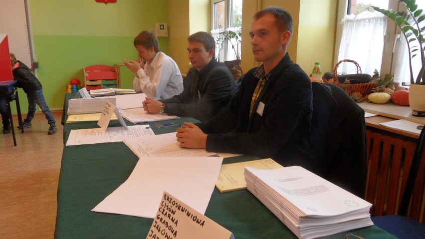 Wybory parlamentarne 2015 w Tychach.Lokal wyborczy w szkole...