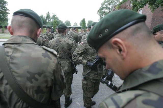 Dzięki czujności żołnierza jadącego na służbę, udało się w gminie Dragacz zatrzymać pijanego kierowcę