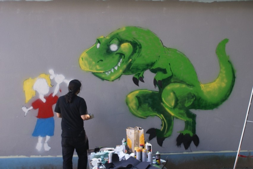Przy MDK w Radomsku powstaje graffiti w ramach projektu "Street art"