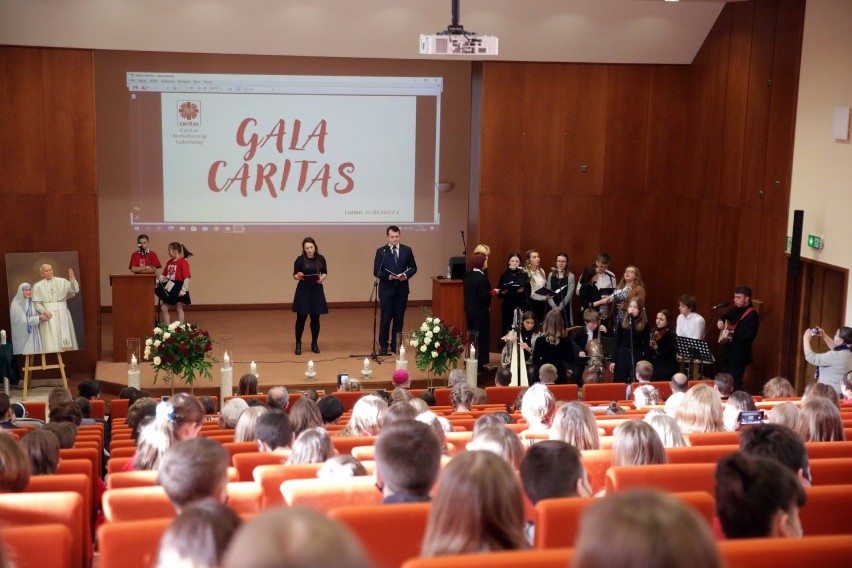 Lublin. Gala Caritas Archidiecezji Lubelskiej. Wręczono nagrody dla zasłużonych wolontariuszy i darczyńców. Zobacz fotorelację