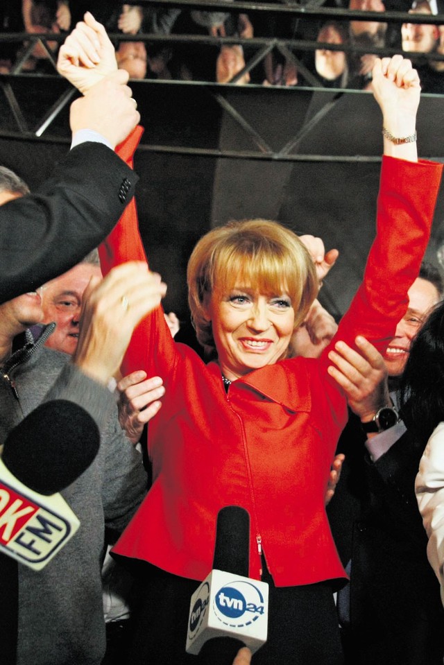 Hanna Zdanowska podczas wieczoru wyborczego w pubie Łódź Kaliska.