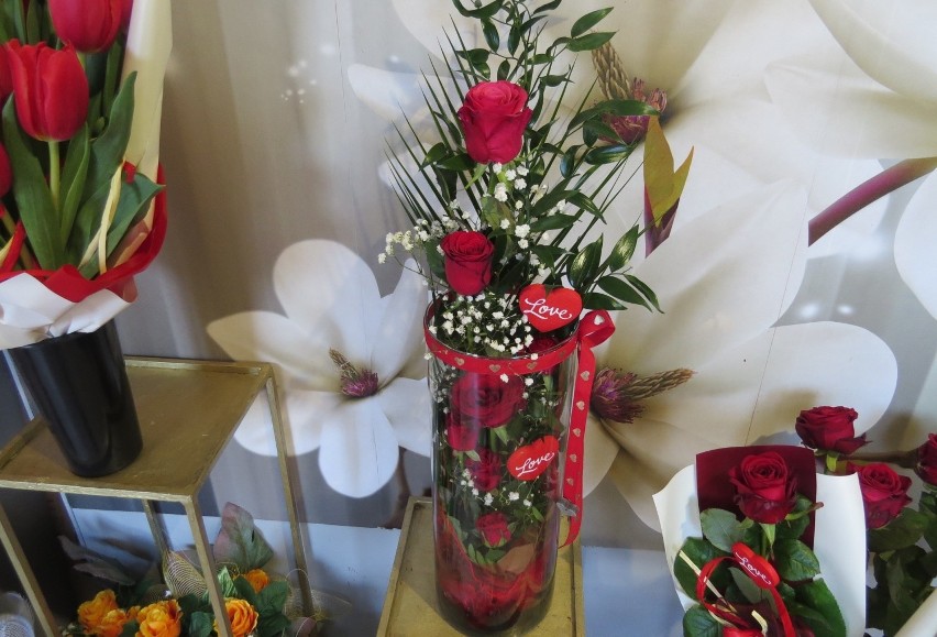 Bukiety kwiatów na walentynki z brodnickich kwiaciarni