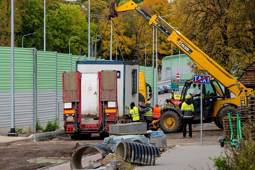 Powoli pustoszeje baza sprzętowa Budimexu przy Pogotowiu...