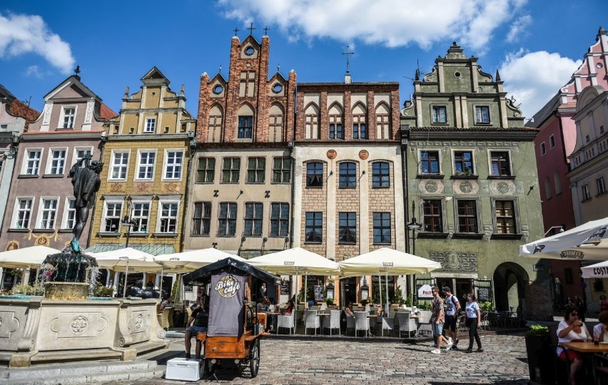 Koncerty na scenie na Quadro, fotospacery po Starym Mieście,...