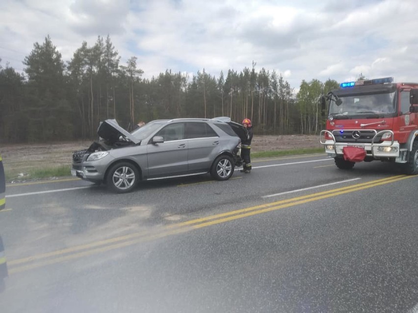 Wypadek na DK 1 w okolicach Radomska. Zderzyły się trzy pojazdy [ZDJĘCIA]