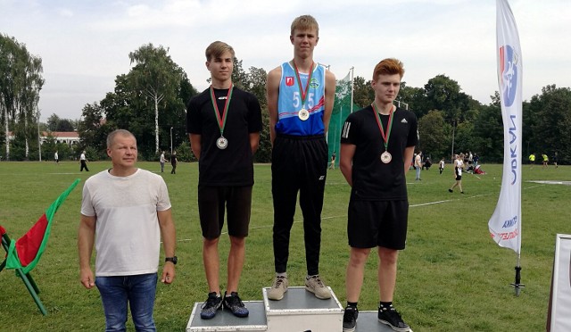 Kacper Derlatka z Gwdy Piła stanął na najwyższym stopniu podium w skoku wzwyż, uzyskując wartościowy rezultat 180 cm