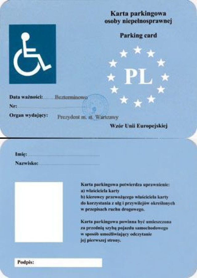 Tak wygląda Karta Parkingowa, osoby niepełnosprawnej. Karta powinna leżeć w widocznym miejscu, najlepiej przy przedniej szybie samochodu.