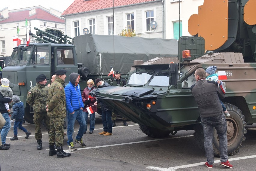 Wystawa sprzętu i broni wojskowej z okazji Święta Niepodległości w Kościanie