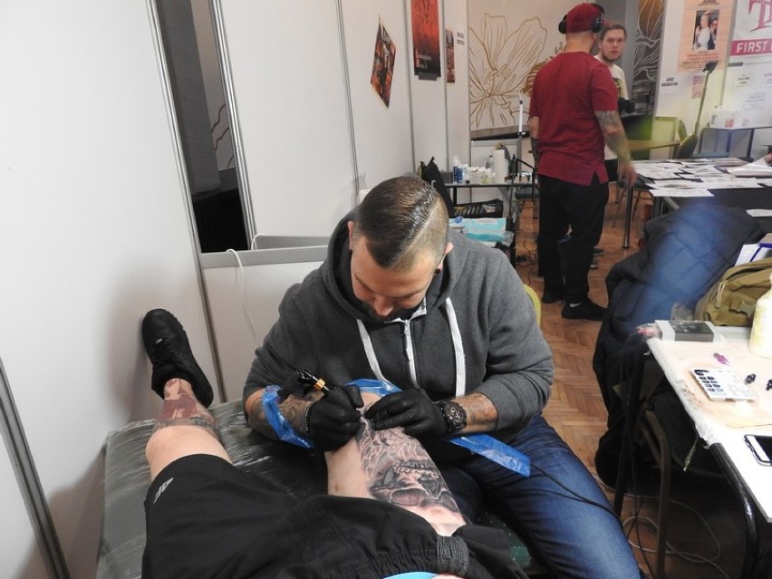 Pierwszy Tattoo Week w Białymstoku. Wielkie tatuowanie w Spodkach [ZDJĘCIA]