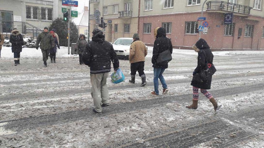 Zdjęcia zostały wykonane w centrum Rzeszowa. Jak widać,...