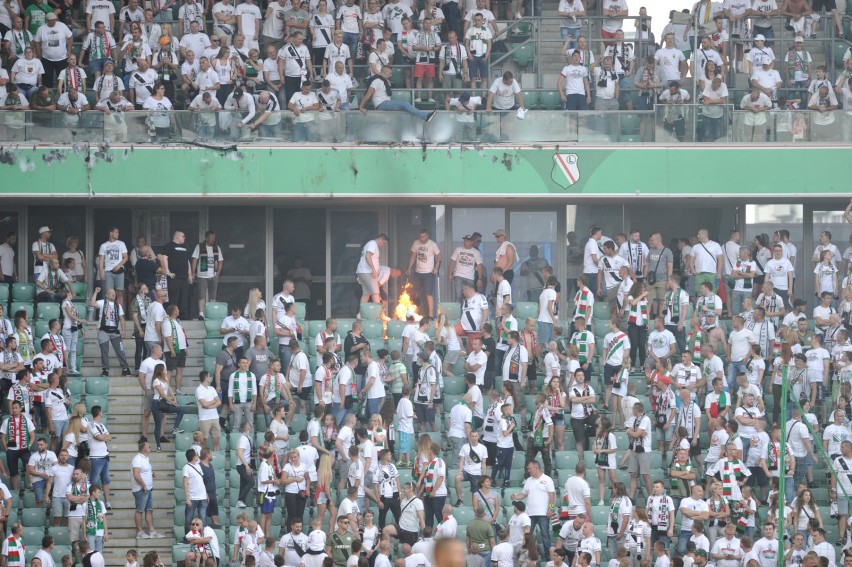 Legia spaliła flagę Sandecji