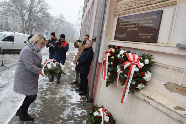 W kamienicy przy ulicy Zamkowej w Szczecinku w roku 1981 znajdowała się siedziba Solidarność, dziś w tym miejscu upamiętniono rocznicę wprowadzenia stanu wojennego