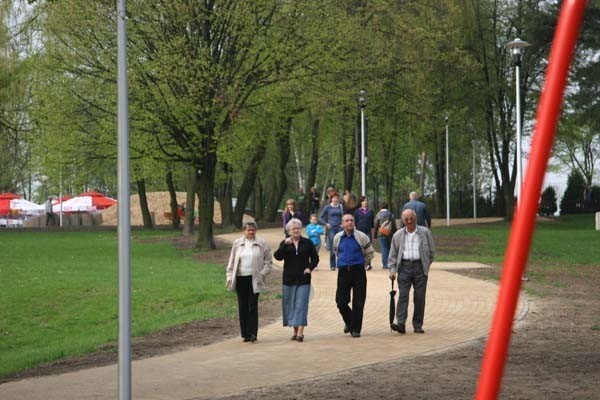 Ośrodek Wypoczynkowy Paprocany przyciąga tej wiosny  spacerowiczów nowymi wygodnymi alejkami