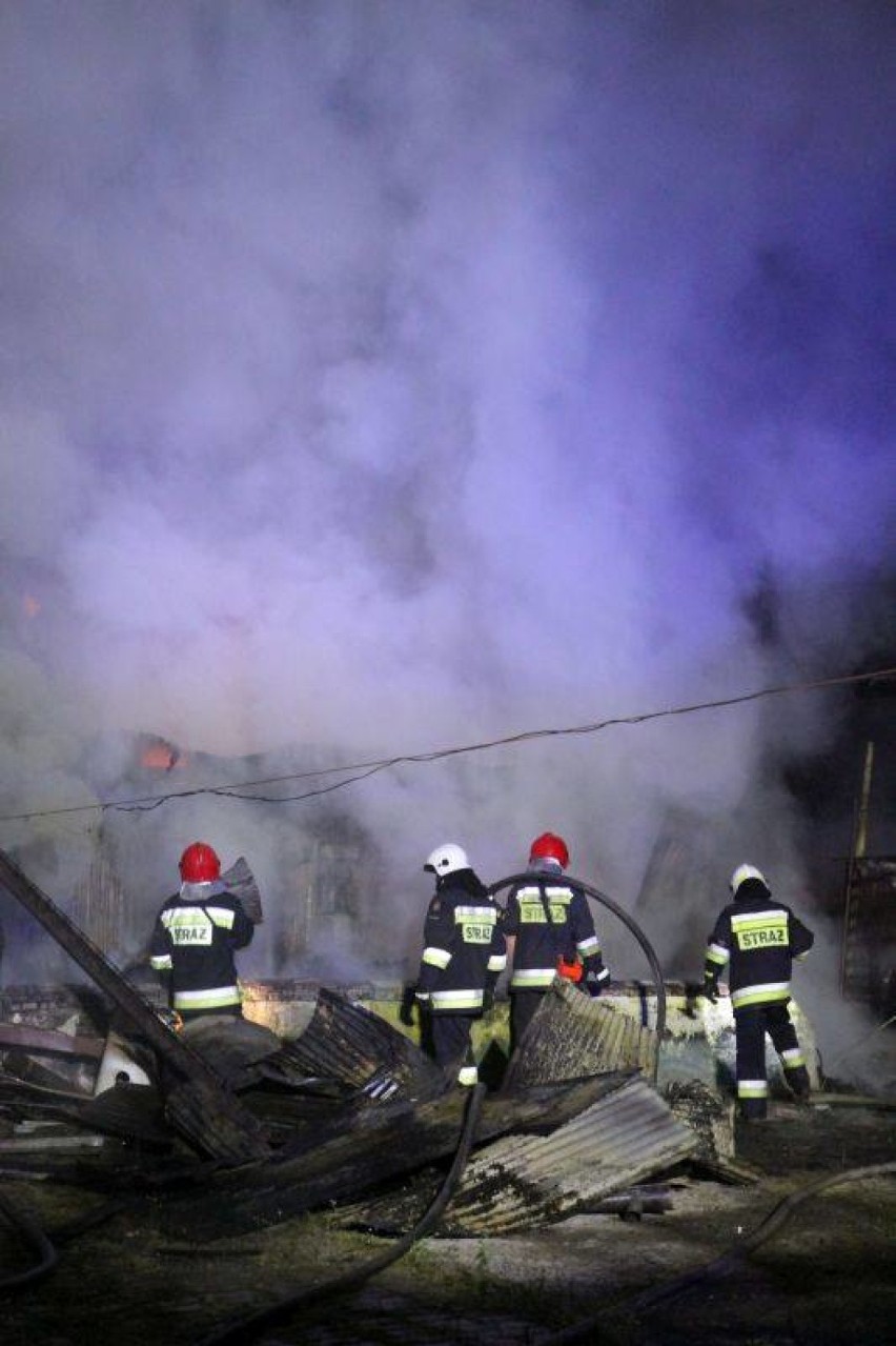 Pożar w Dobrzykowicach. Spłonęły budynki gospodarcze