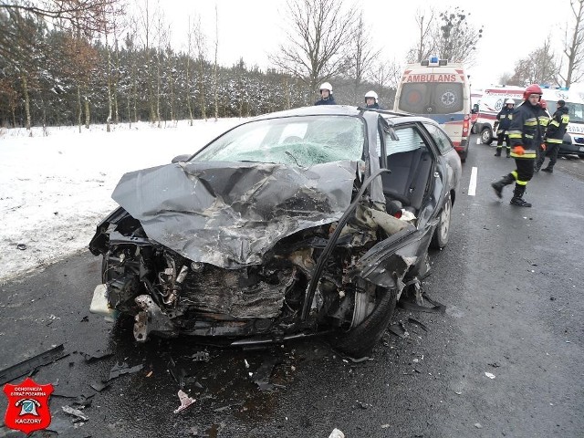 Śmiłowo: Zderzyły się cztery samochody [ZDJĘCIA]

Cztery samochody zderzyły się na krajowej dziesiątce w miejscowości Śmiłowo. Trzy osoby zostały przewiezione do szpitala.
