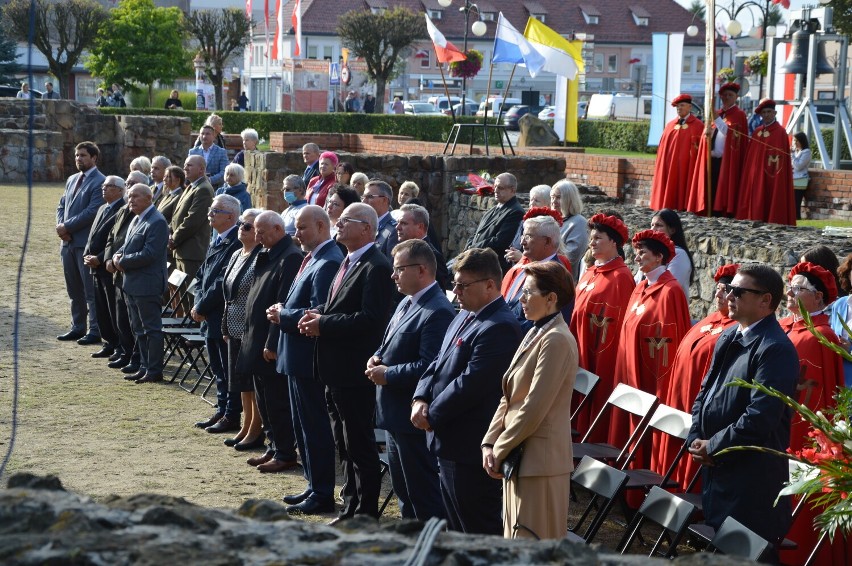 Uroczysta msza święta na fundamentach kościoła farnego w...