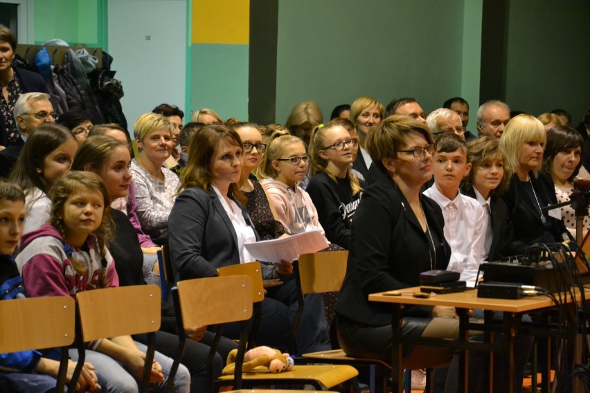Uczniowie szkoły w Piecach zaprosili na Dzień Przyjaciół Szkoły - ZDJĘCIA