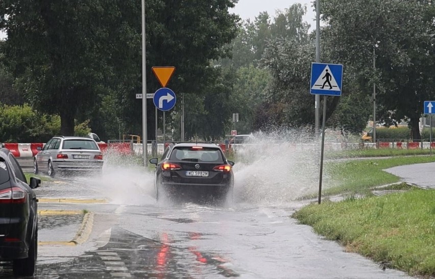 Wielka ulewa w Kielcach! Zalane ulice i płynąca woda. Zobaczcie zdjęcia