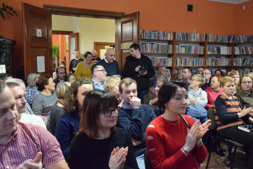 Pruszcz Gdański: Jerzy Dziewulski spotkał się z czytelnikami w pruszczańskiej bibliotece. Zobacz zdjęcia i wideo