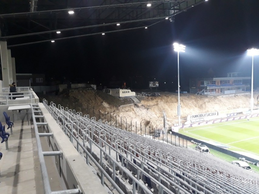 Stadion Pogoni - podczas meczu ze Stalą Mielec 7 grudnia...