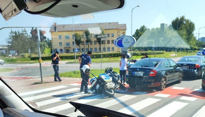 Na skrzyżowaniu w Kielcach zderzyły się dwa samochody i...