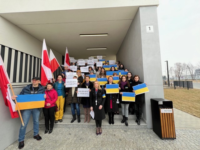 Pracownicy Sądu Rejonowego w Nowym Sączu okazali swoją solidarność z Ukrainą