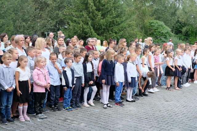 Miejskie rozpoczęcie roku szkolnego w Zespole Szkolno - Przedszkolnym w Kunicach.