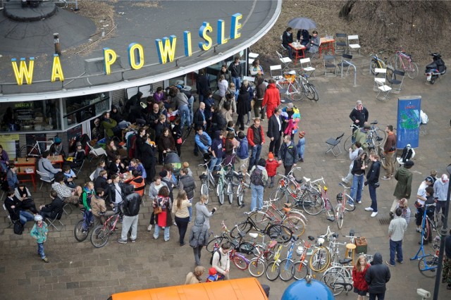 Warszawa Powiśle majówkę będzie spędzać na leżakach. Od piątku (29.04) oficjalnie rozpocznie się sezon wiosenno-letni,a na zewnątrz zostaną rozłożone leżaki i stoliki.

Więcej informacji na ten temat znajdziecie TUTAJ