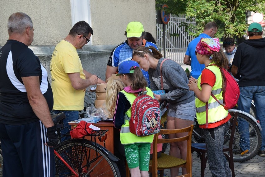 Spod siedziby starostwa 18 czerwca ruszył  rajd rowerowy...