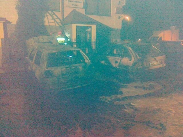 Na Dąbrowie w nocy spłonęły trzy auta (zdjęcia)