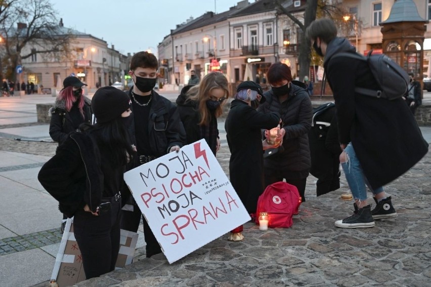 Wielki marsz w obronie praw kobiet w Kielcach. Były tłumy! [ZAPIS TRANSMISJI] 